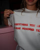 Tricou cu slogan și lanț alb la spate