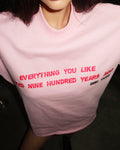 Tricou roz cu slogan si lanturi la spate